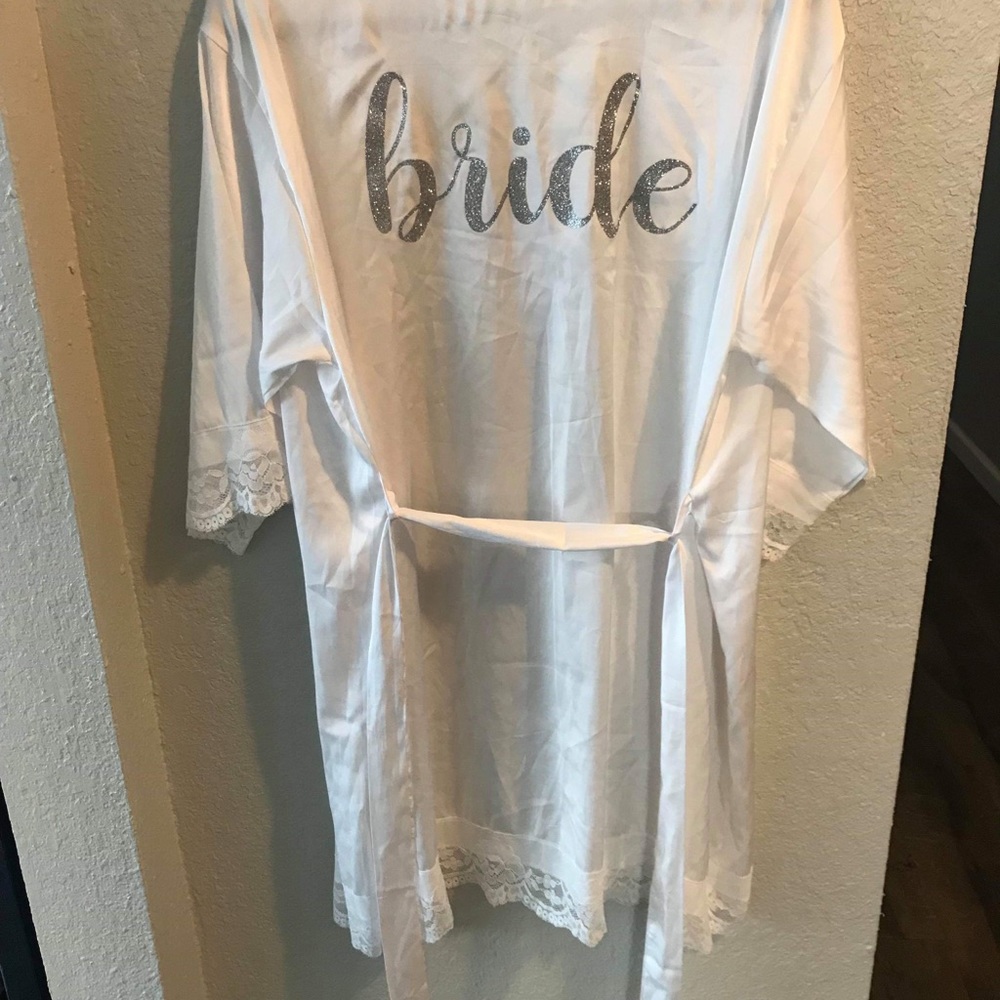 Brides Robe - Picture 2 of 4